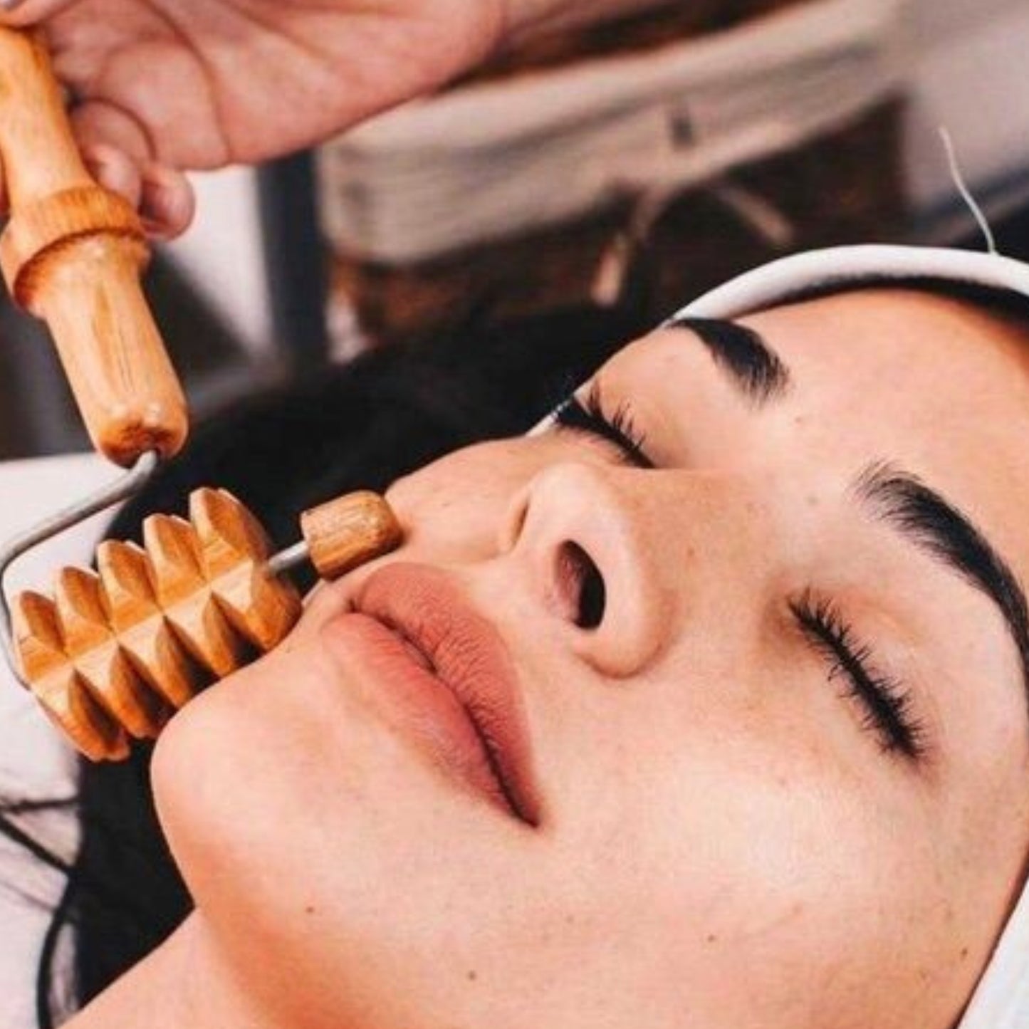Maderoterapia Facial